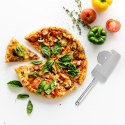 Nóż do pizzy z tarczą tnącą, zębami tnącymi brzegi oraz łopatką z zaciskiem Teesa