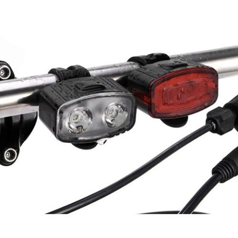 Lampa rowerowa + tylne światło Trizand 24003 MARKA NIEZDEFINIOWANA Lampa rowerowa + tylne światło Trizand 24003 MARKA NIEZDEFINIOWANA